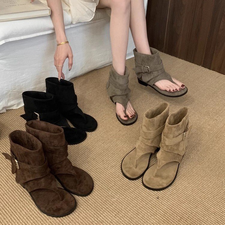 Street Fashion Rome 2025 - Nuevas sandalias De verano 2025 para